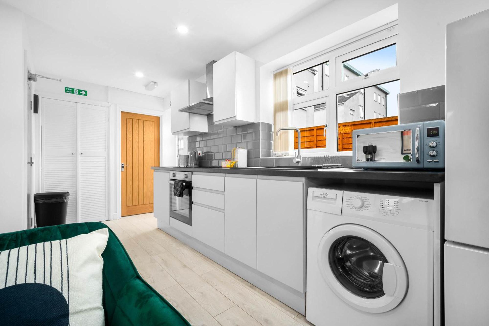 Luxury 3 Bedroom Apartment - Terrace - Near City Centre - Wifi - Smart Tv 1Mr バーミンガム エクステリア 写真